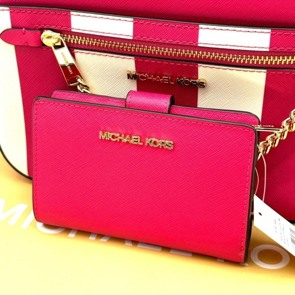 Michael Kors Large EW Crossbody Bag & MD Bifold Zip Chain Wallet Pink - Picture 11 of 14